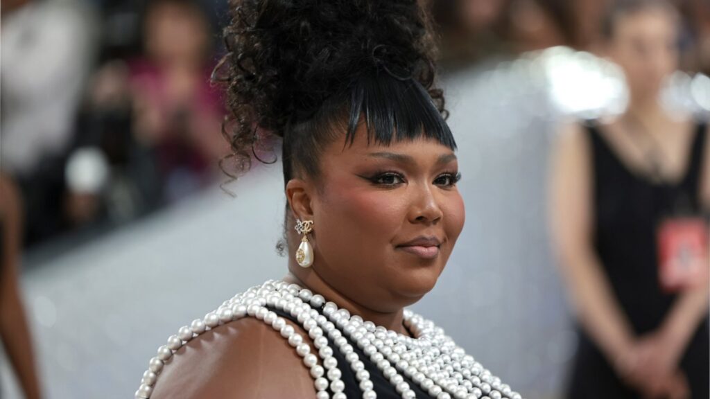 lizzo-cancels-show-due-to-fever-and-chills:-it’s-‘getting-worse’