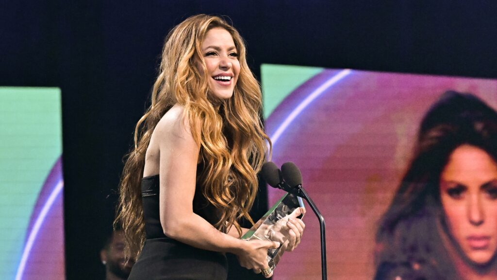 not-even-gerard-pique-could-dull-shakira’s-shine-in-‘woman-of-the-year’-acceptance-speech