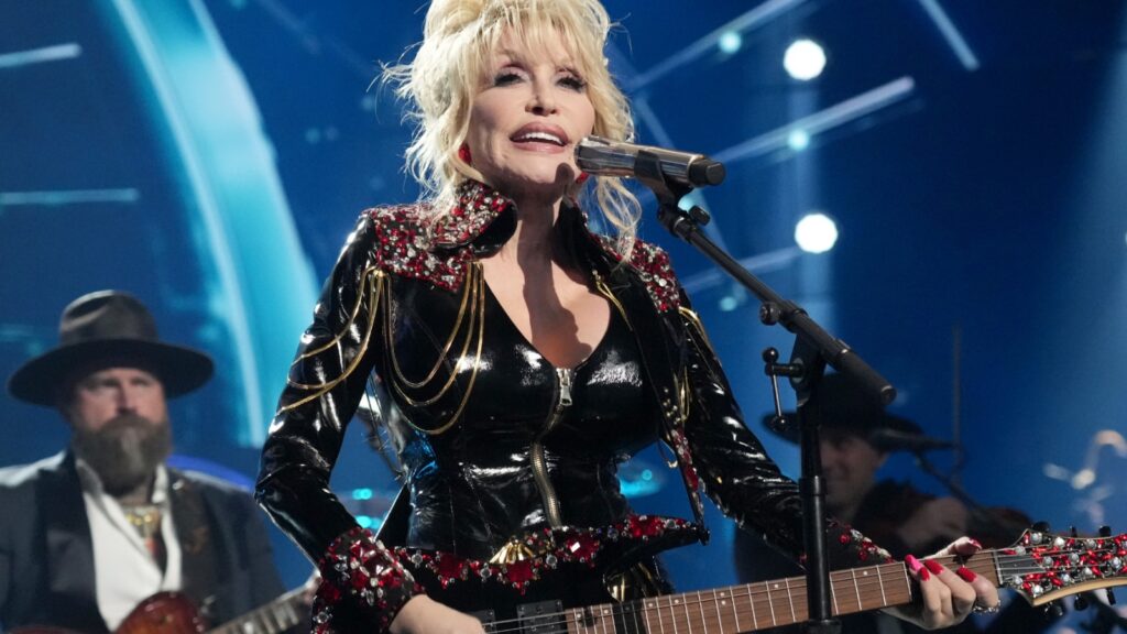 dolly-parton’s-‘rockstar’-has-a-feature-by-literally-every-rock-star