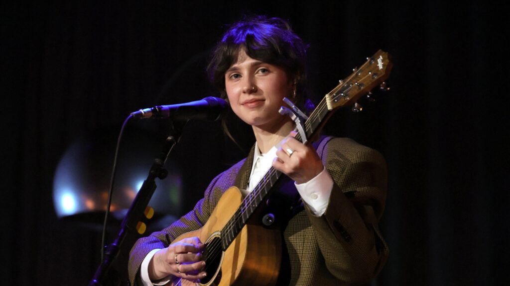 clairo-takes-her-intimate-indie-gems-to-electric-lady-for-live-ep