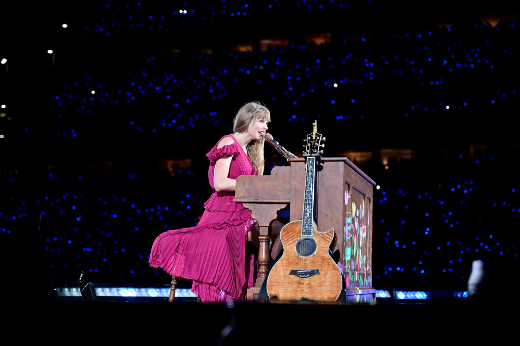 see-taylor-swift-revive-‘come-back…-be-here’-at-philadelphia-show