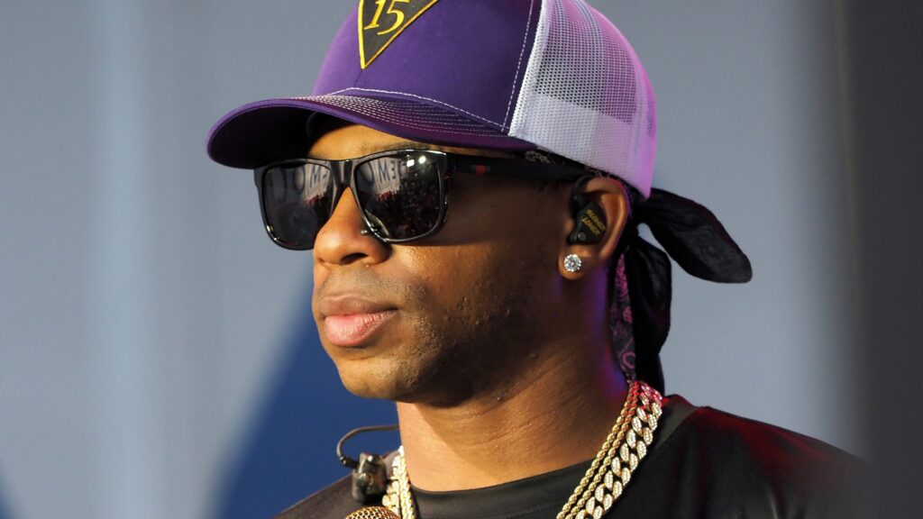 jimmie-allen-apologizes-to-wife-in-new-statement,-ignores-sexual-assault-allegations
