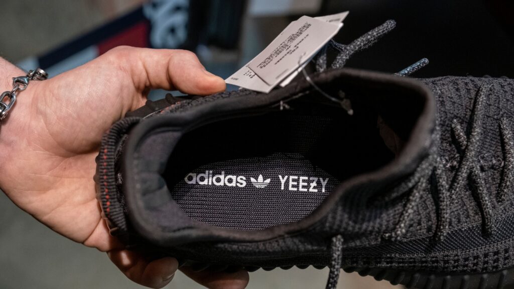 adidas’-yeezy-sales-are-going-to-anti-defamation-league,-george-floyd-family’s-organization