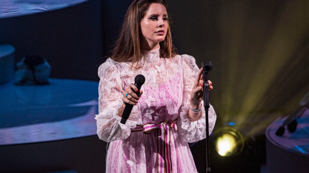 see-lana-del-rey-debut-‘ocean-blvd.’-songs-at-first-concert-in-over-3-years