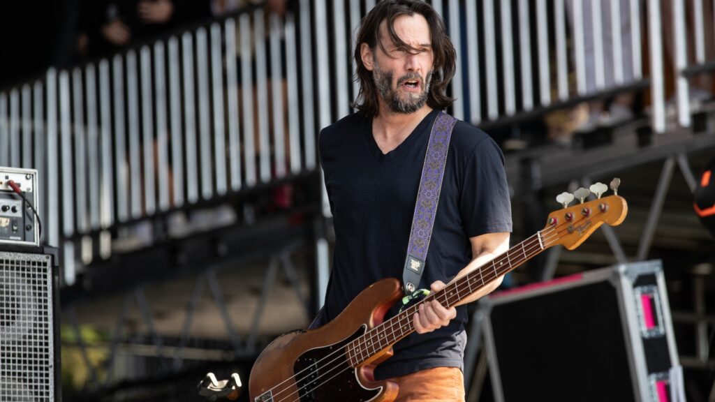 see-keanu-reeves-and-dogstar-play-first-show-in-over-20-years