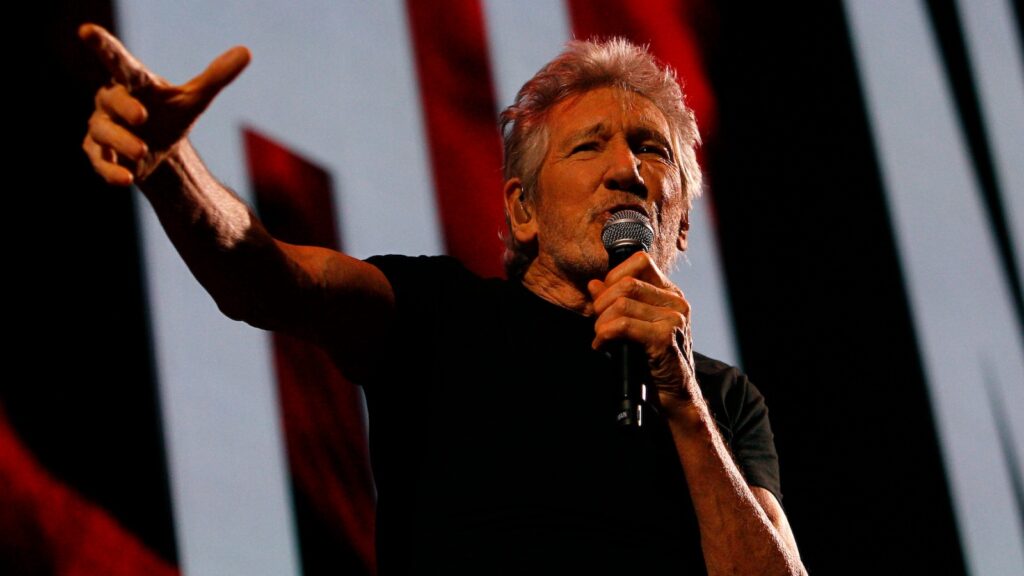 roger-waters-defends-himself-against-‘smear’-campaign-after-berlin-concert