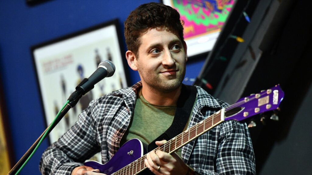 joe-trohman-‘officially-back’-with-fall-out-boy-after-mental-health-hiatus