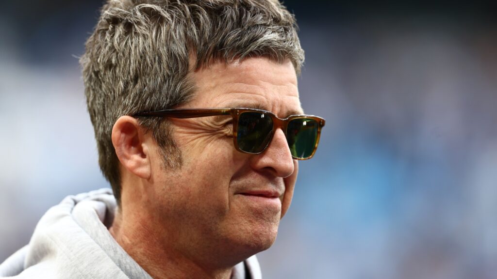noel-gallagher-once-again-slams-the-1975:-‘this-is-f-cking-sh-t’