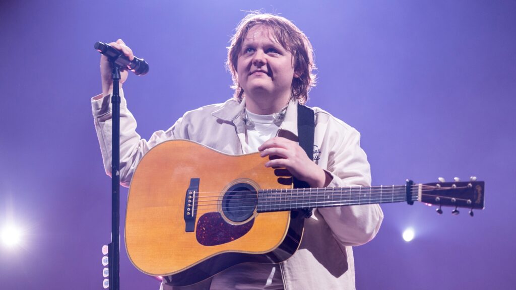 lewis-capaldi-cancels-june-concerts-to-‘rest-and-recover’