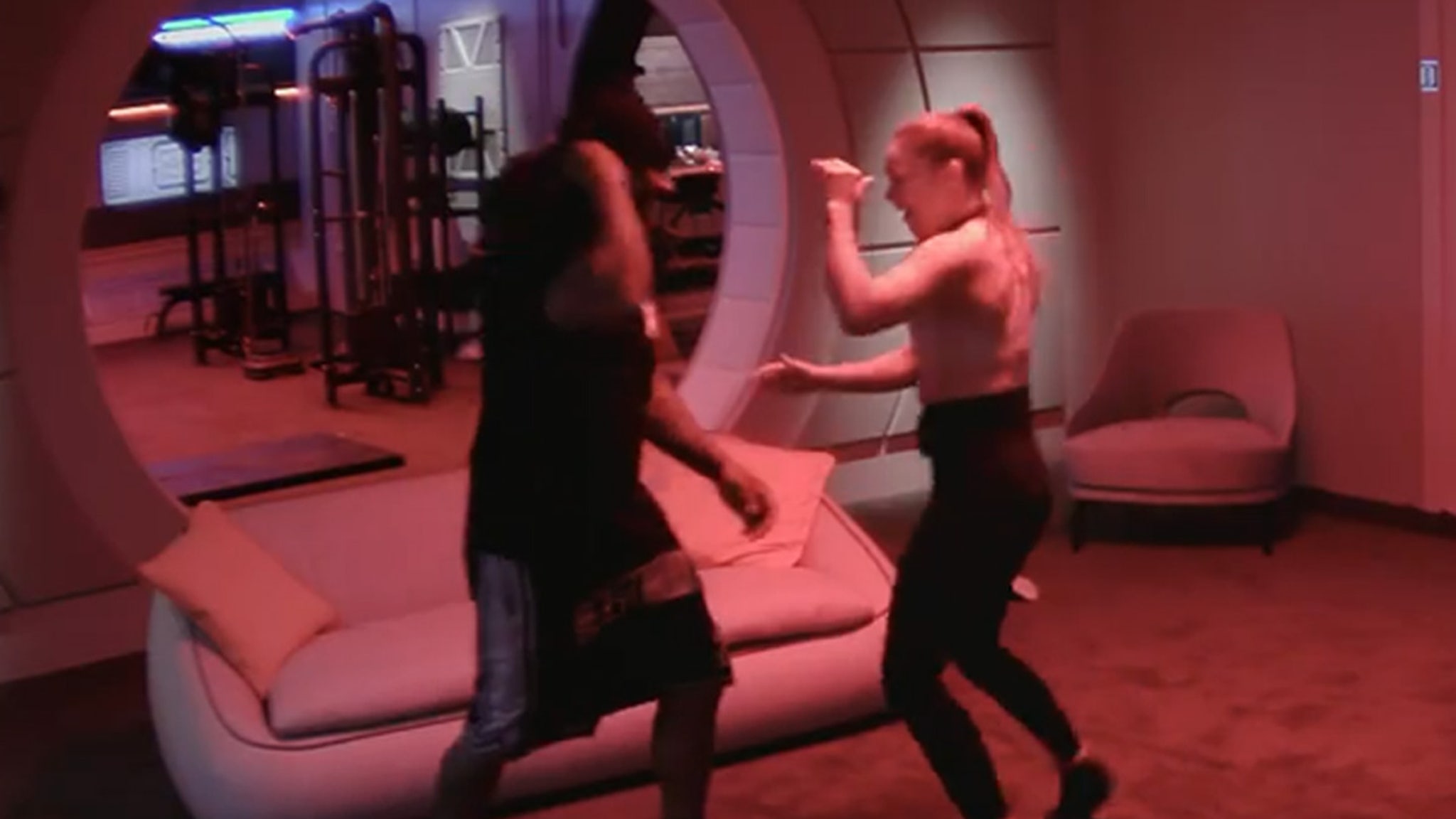 marshawn-lynch-challenges-ronda-rousey-to-wrestle-on-‘stars-on-mars’-show