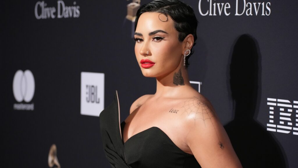 demi-lovato-re-adopted-‘she/her’-pronouns-because-explaining-‘they/them’-was-‘exhausting’