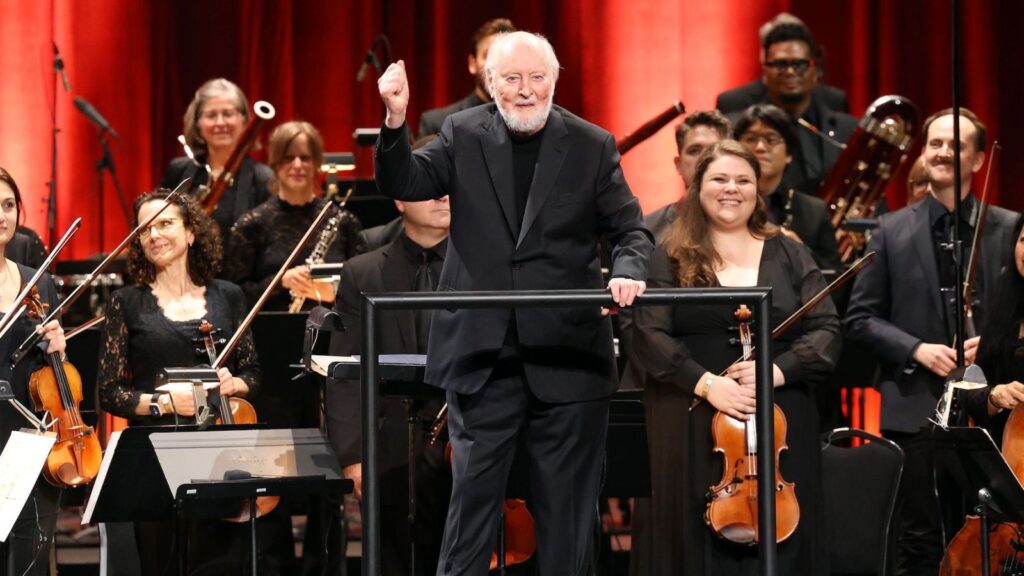see-john-williams-conduct-surprise-set-at-‘indiana-jones-and-the-dial-of-destiny’-premiere