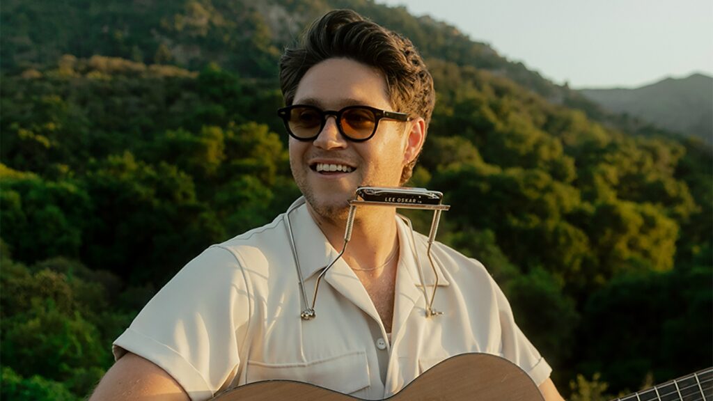 niall-horan-serenades-a-california-landscape-in-‘intimate’-vevo-performance