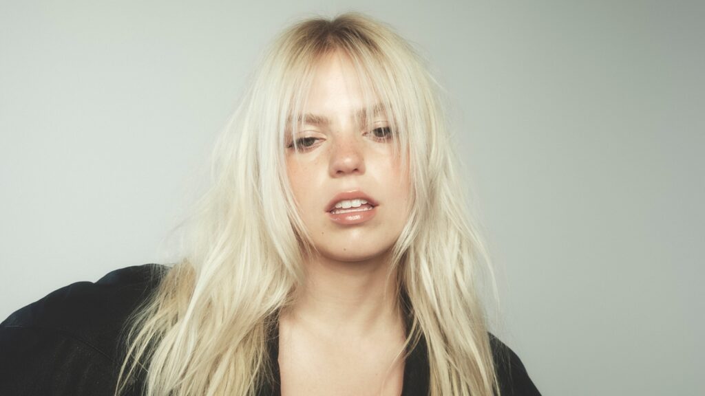 renee-rapp-brings-debut-album-on-the-road-with-‘snow-hard-feelings’-tour