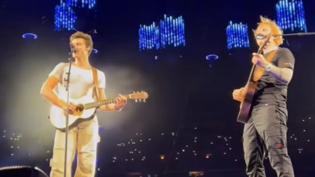 shawn-mendes-joins-ed-sheeran-on-stage,-first-live-gig-since-tour-hiatus