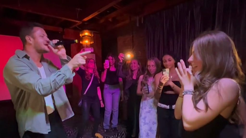 imagine-dragons’-dan-reynolds-sings-‘whatever-it-takes’-to-teen-cancer-patient