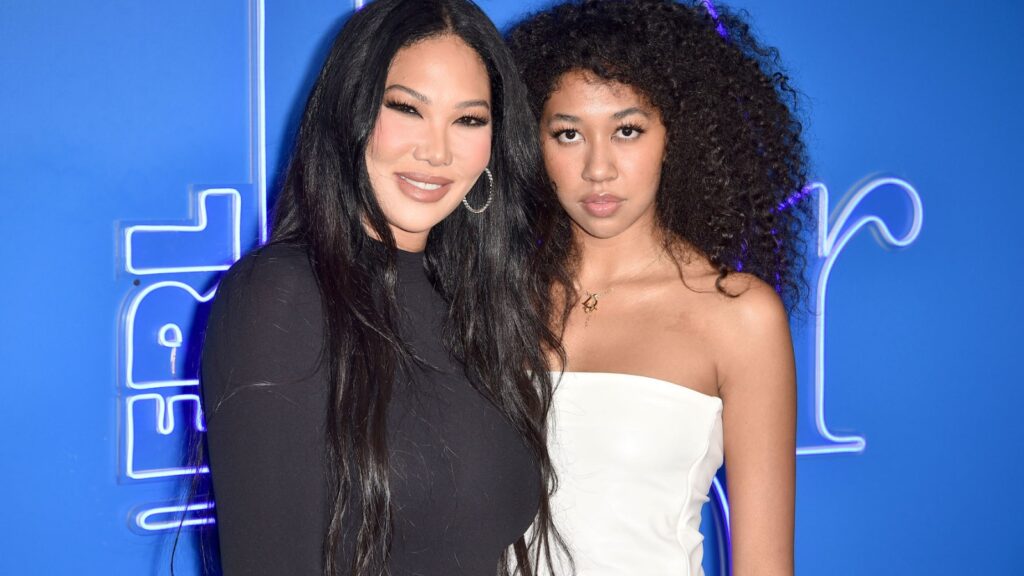 russell-simmons’-ex-wife-and-daughter-accuse-him-of-verbal-abuse