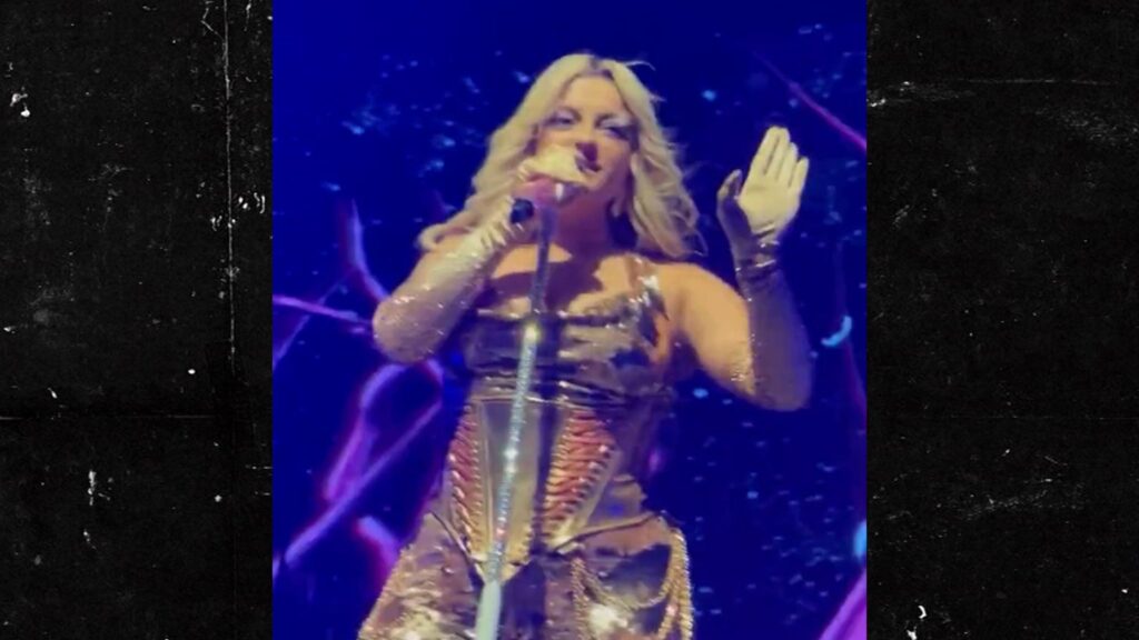 bebe-rexha-emotional-at-first-show-back,-thankful-for-‘no-phones-in-the-face’