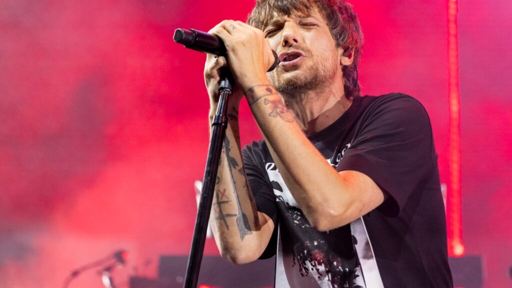 seven-hospitalized-as-storm-rains-‘golf-ball-sized-hail’-before-louis-tomlinson-concert