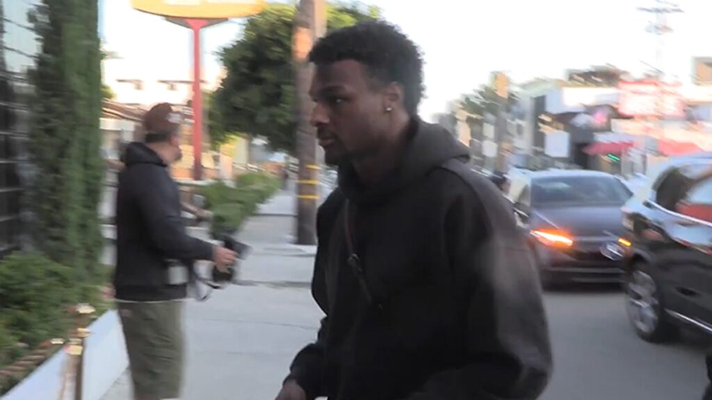 bronny-james-hits-la.-hot-spot-with-usc-hoops-coach,-top-recruit-isaiah-collier