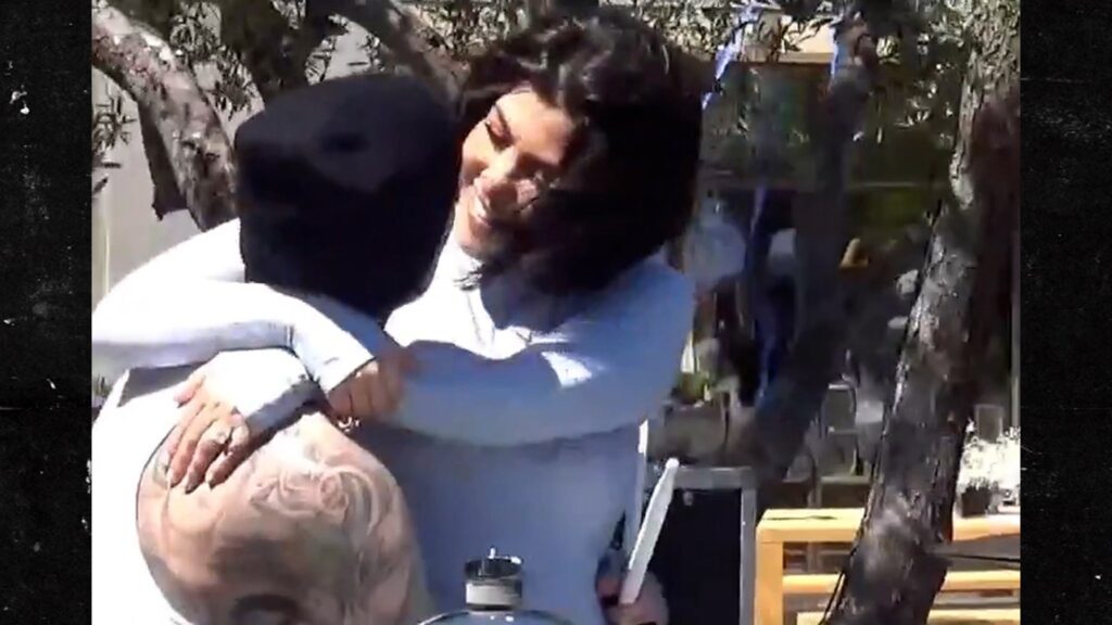 kourtney-kardashian-travis-barker-having-a-boy,-gender-reveal-shows