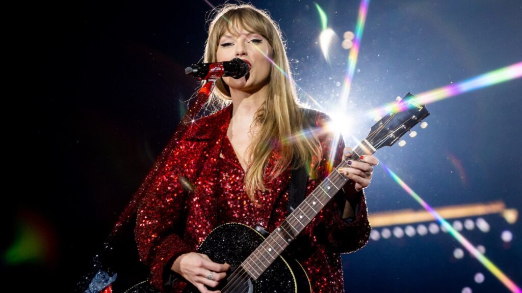 taylor-swift-asks-fans-not-to-cyberbully-as-she-unearths-‘dear-john’-for-first-time-in-11-years