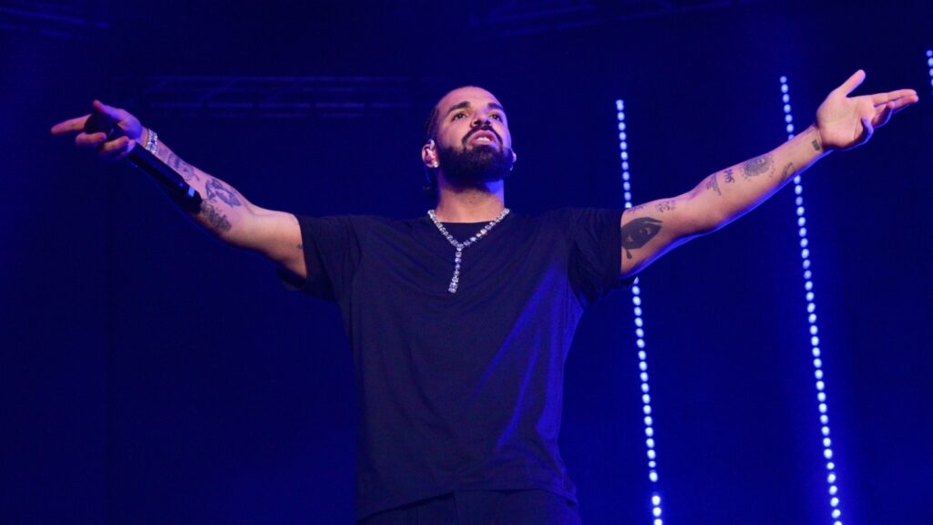 drake-reveals-new-album-‘for-all-the-dogs’-to-accompany-his-poetry-book