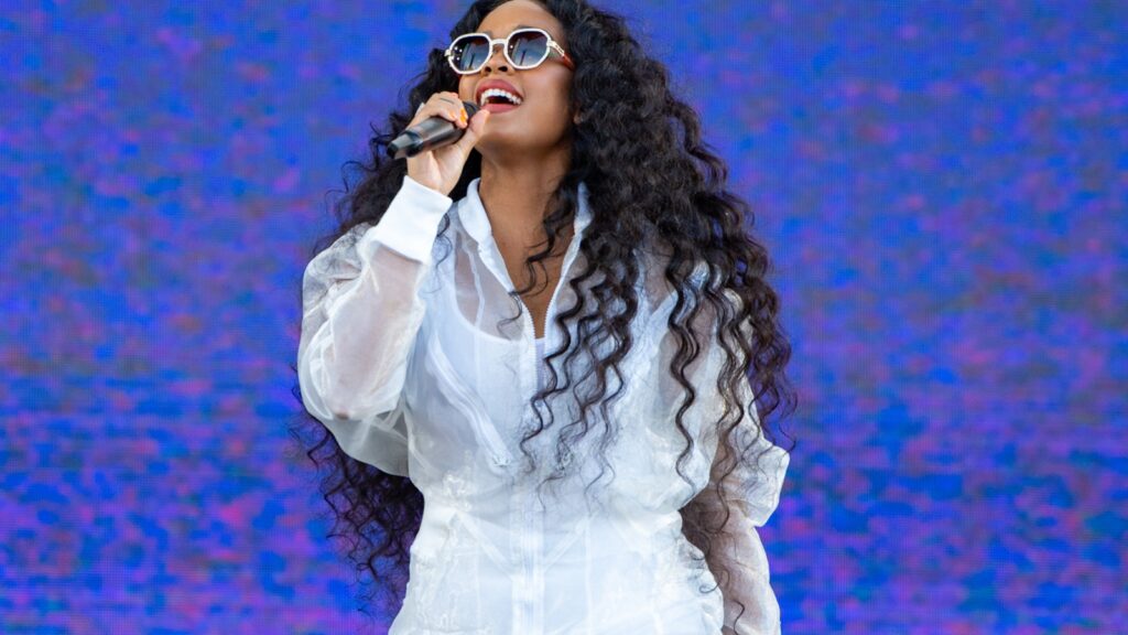 her’s-lights-on-festival-returns.-with-jazmine-sullivan,-doechii,-partynextdoor