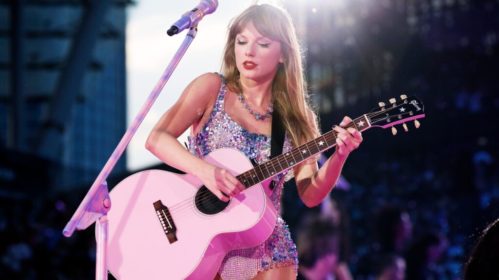 taylor-swift-signed-guitar-sells-for-$120,000-at-childhood-cancer-fundraiser