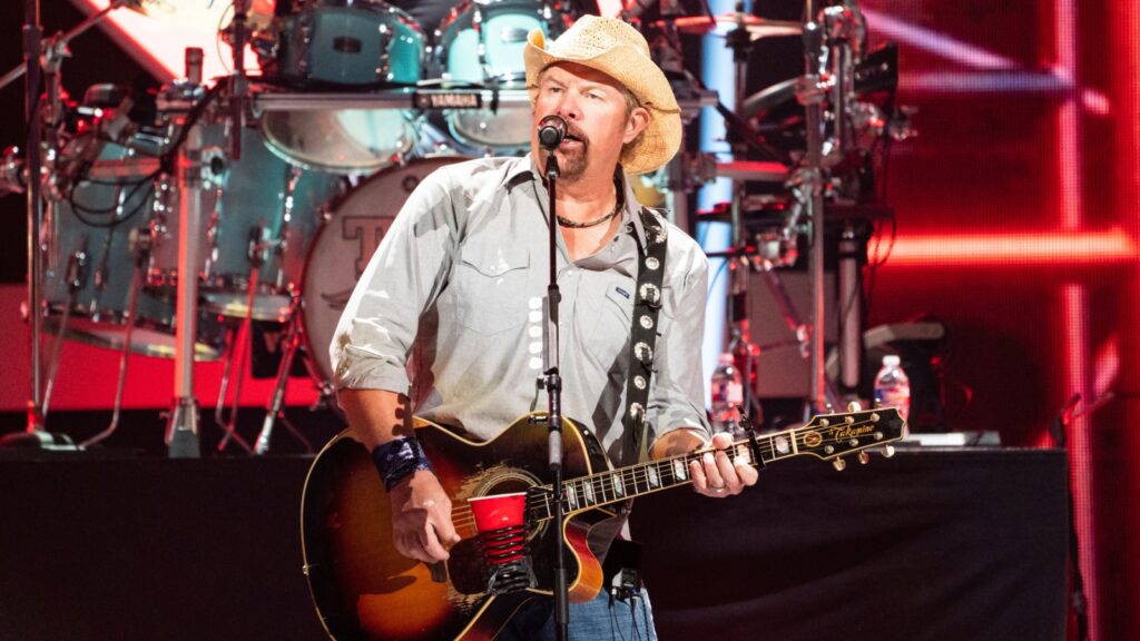 toby-keith-is-feeling-‘pretty-good’-about-stomach-cancer-recovery-—-maybe-good-enough-to-perform