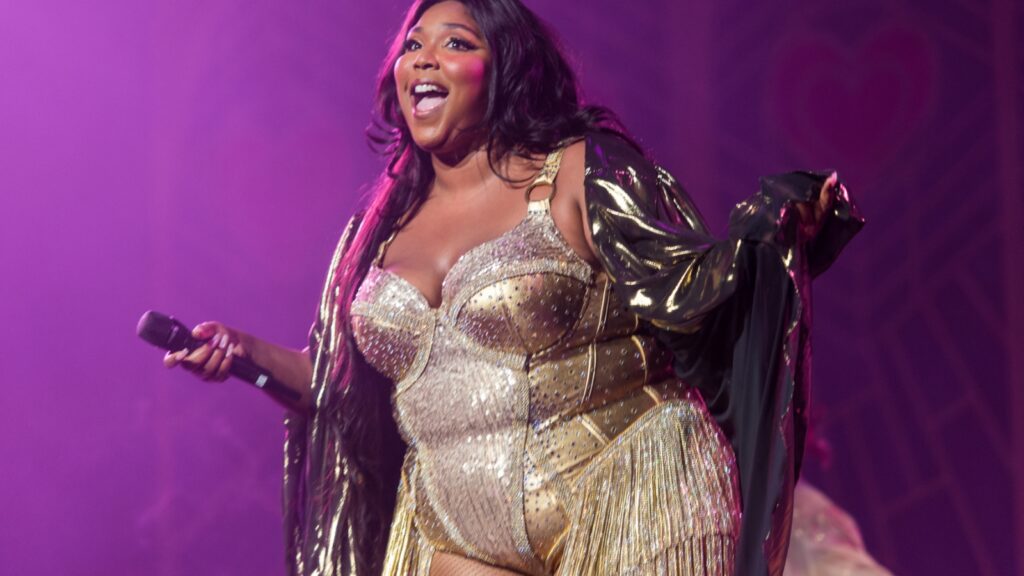 lizzo-overcome-with-joy-as-beyonce-shouts-her-out-on-‘renaissance’-tour