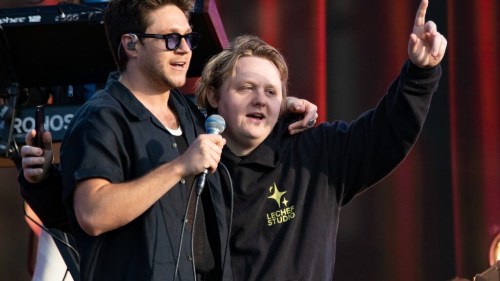 niall-horan-voices-support-for-friend-lewis-capaldi-amid-tourette’s-struggles,-touring-break