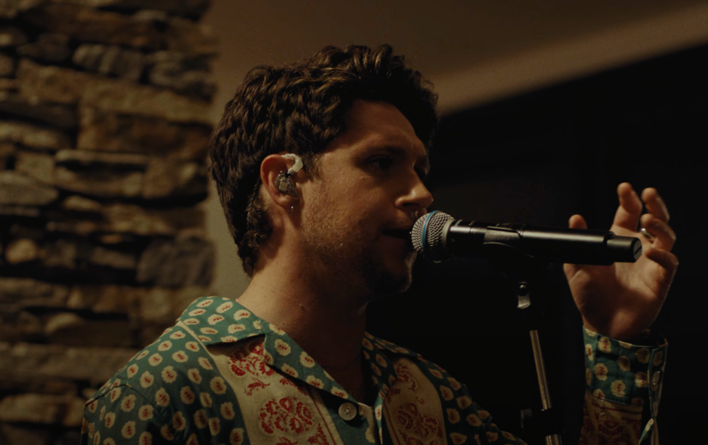 watch-niall-horan’s-intimate-performance-of-‘on-a-night-like-tonight’-on-vevo
