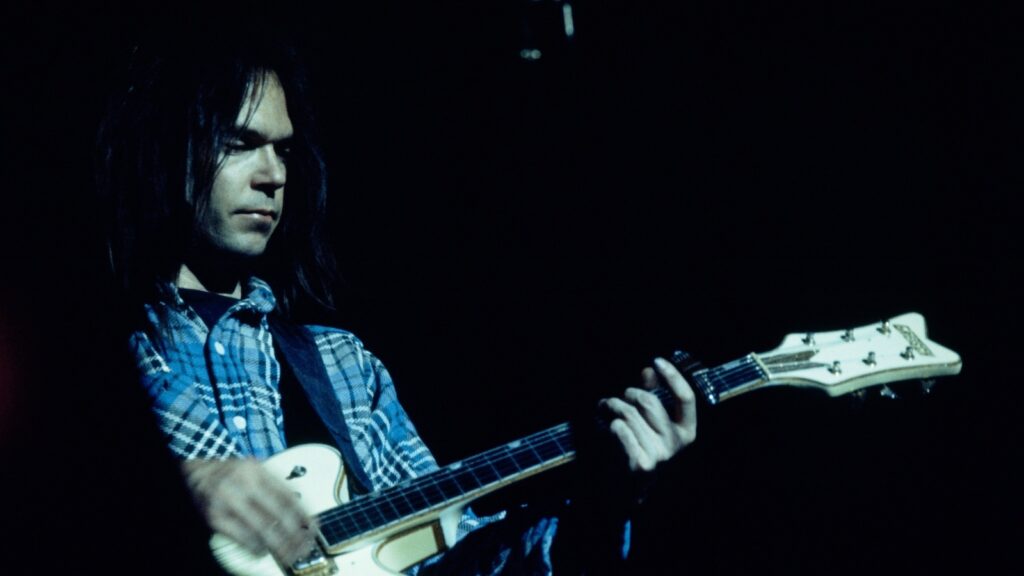 neil-young-is-finally-releasing-his-long-lost-album-‘chrome-dreams’