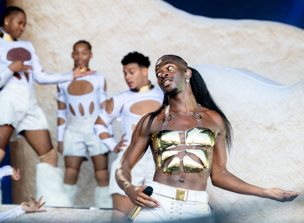 watch-lil-nas-x-perform-‘montero-(call-me-by-your-name)’-at-glastonbury