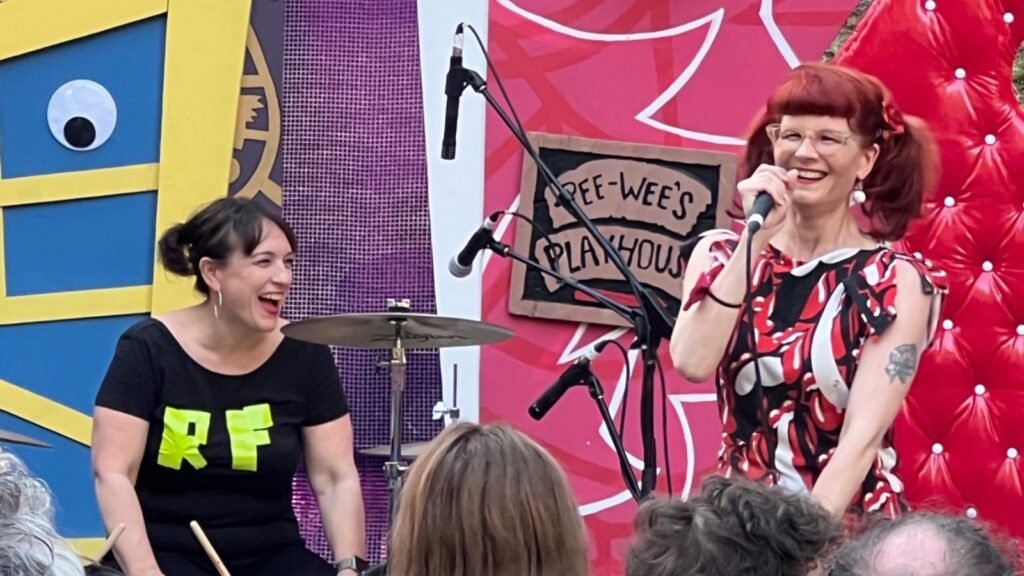 bratmobile-set-off-a-‘cherry-bomb’-with-linda-lindas-at-first-show-in-20-years