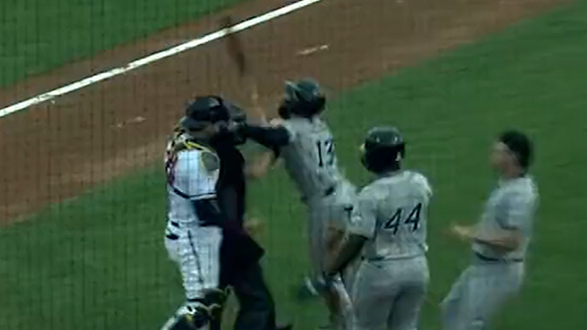top-guardians-prospect-shoves-ump-during-wild-minor-league-game-brawl