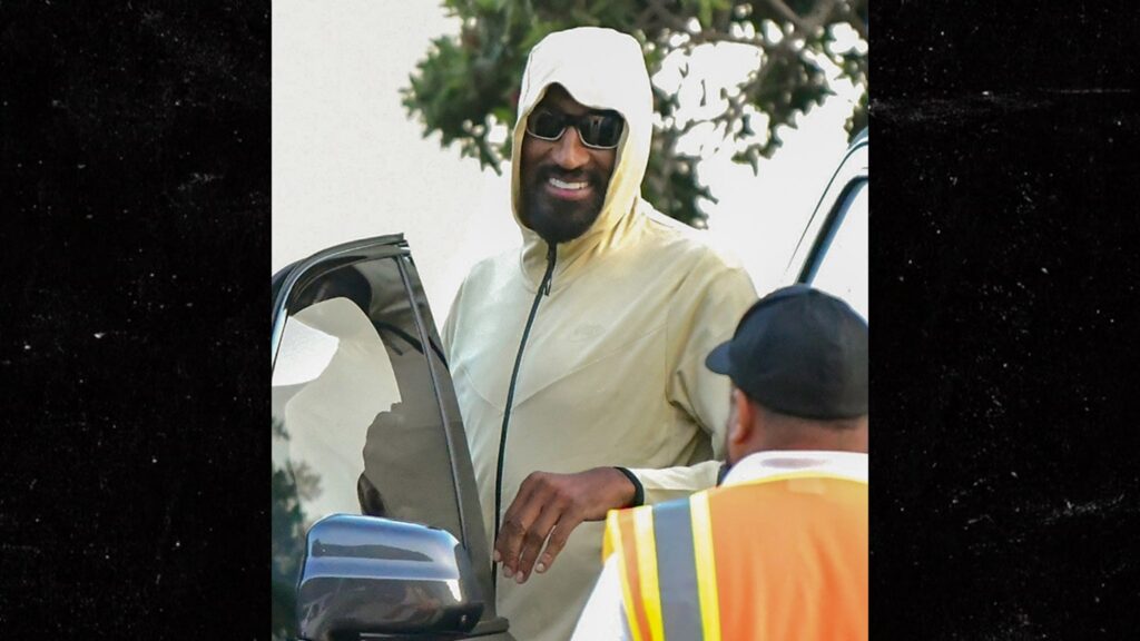 scottie-pippen-drives-woman-to-malibu,-she-exposes-breasts