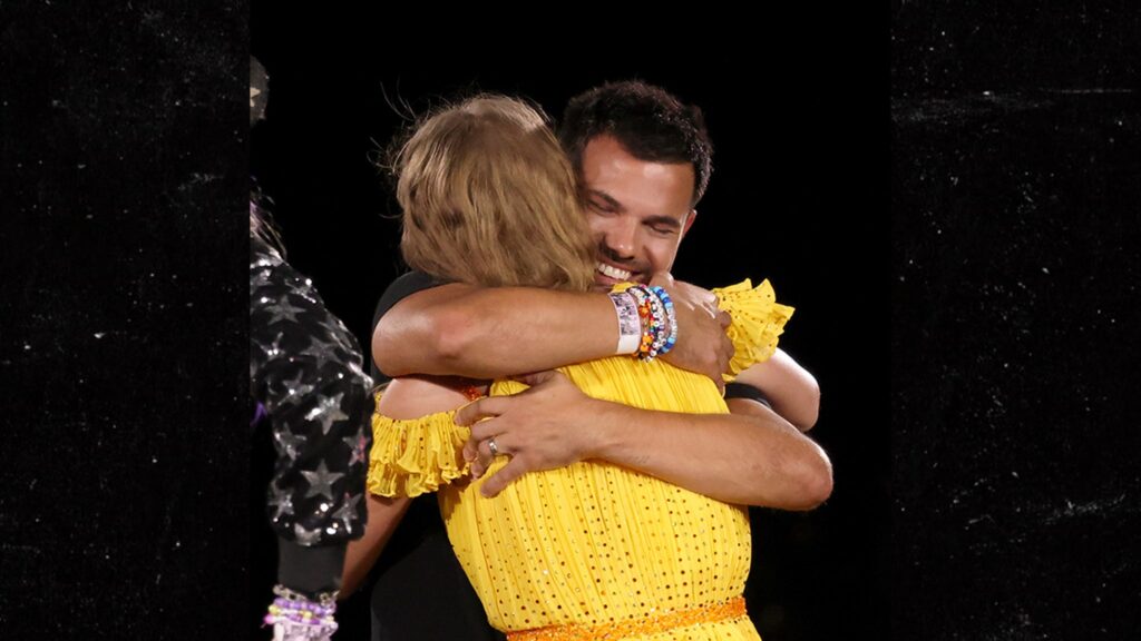 taylor-swift-brings-out-ex-taylor-lautner-during-kansas-city-show