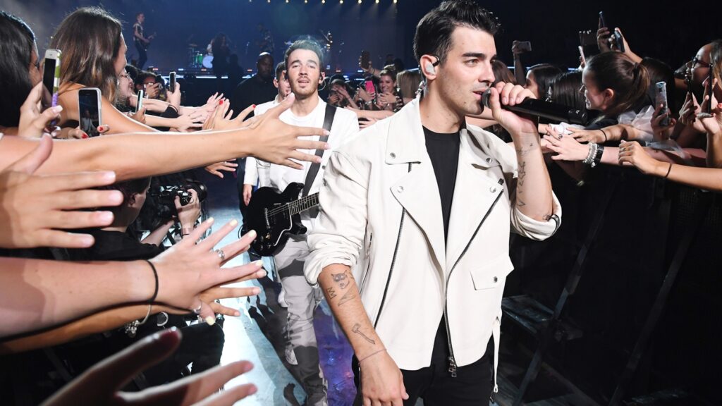 joe-jonas-isn’t-embarrassed-about-sh-tting-his-pants-during-2019-jonas-brothers-show