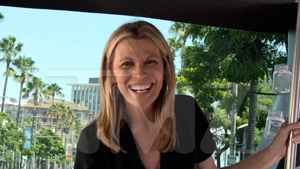 vanna-white-hops-on-tmz-celebrity-tour-bus,-mum-on-‘wheel-of-fortune’-future