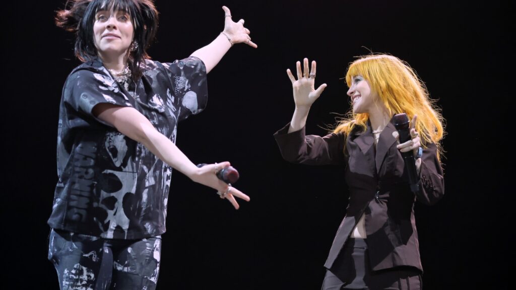 see-billie-eilish-join-paramore-for-‘all-i-wanted’-at-los-angeles-gig