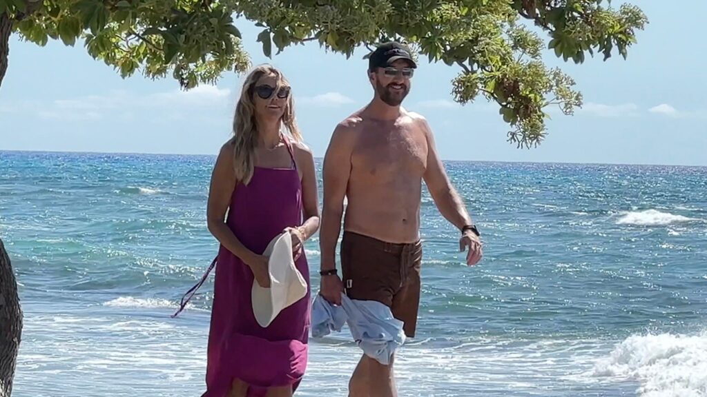 kevin-costner’s-estranged-wife-christine-vacationing-in-hawaii-with-actor’s-friend