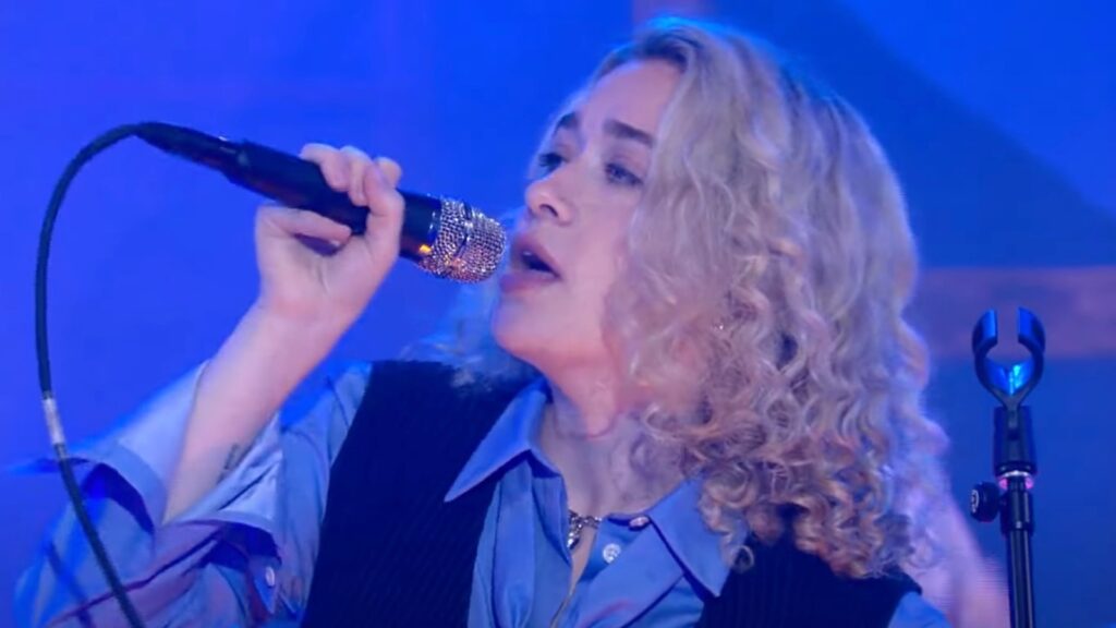 see-blondshell-showcase-acclaimed-debut-album-on-‘cbs-mornings’