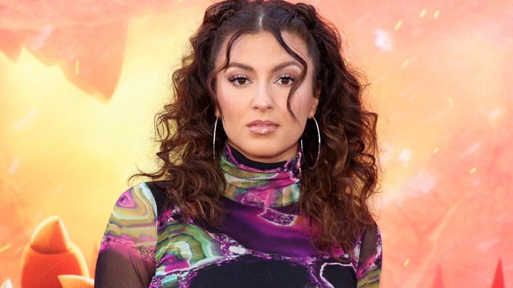 tori-kelly-pens-handwritten-letter-about-recent-medical-scare:-‘i’m-feeling-stronger-now’