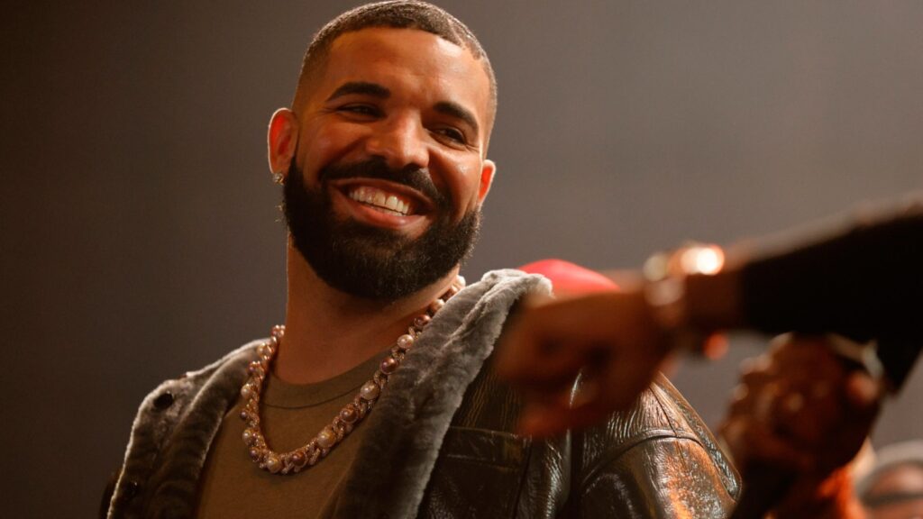 tupac-shakur’s-historic-crown-ring-sold-for-over-$1-million.-now-it’s-on-drake’s-hand