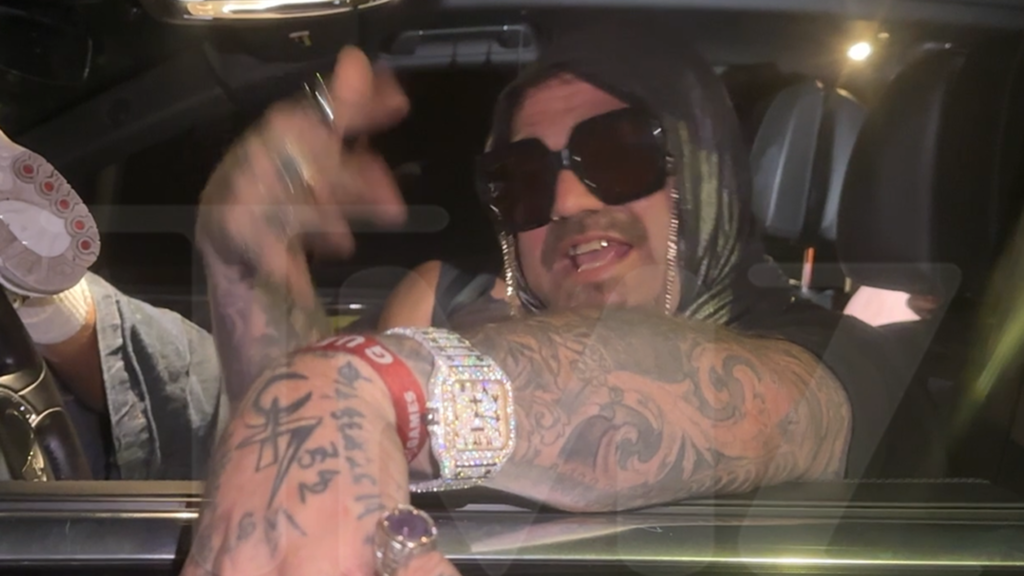 bam-margera-not-impressed-by-steve-o’s-skateboarding-video,-‘worst-style’