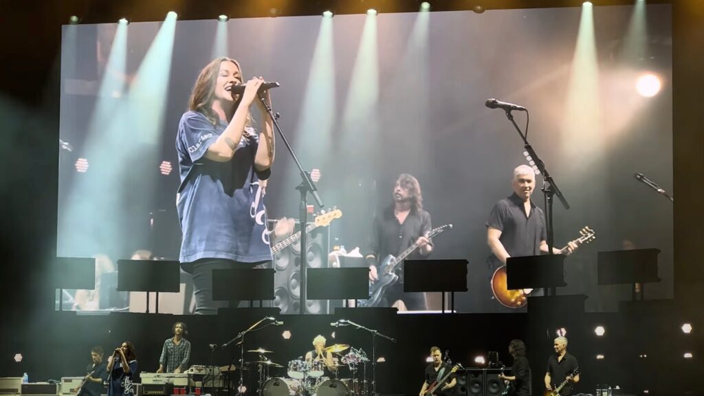 see-foo-fighters-and-alanis-morissette-honor-sinead-o’connor-with-‘mandinka’-cover-in-japan