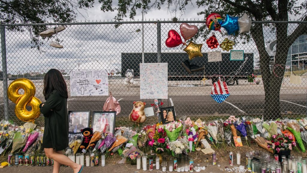 third-astroworld-victim’s-family-settles-suit-against-live-nation,-travis-scott 