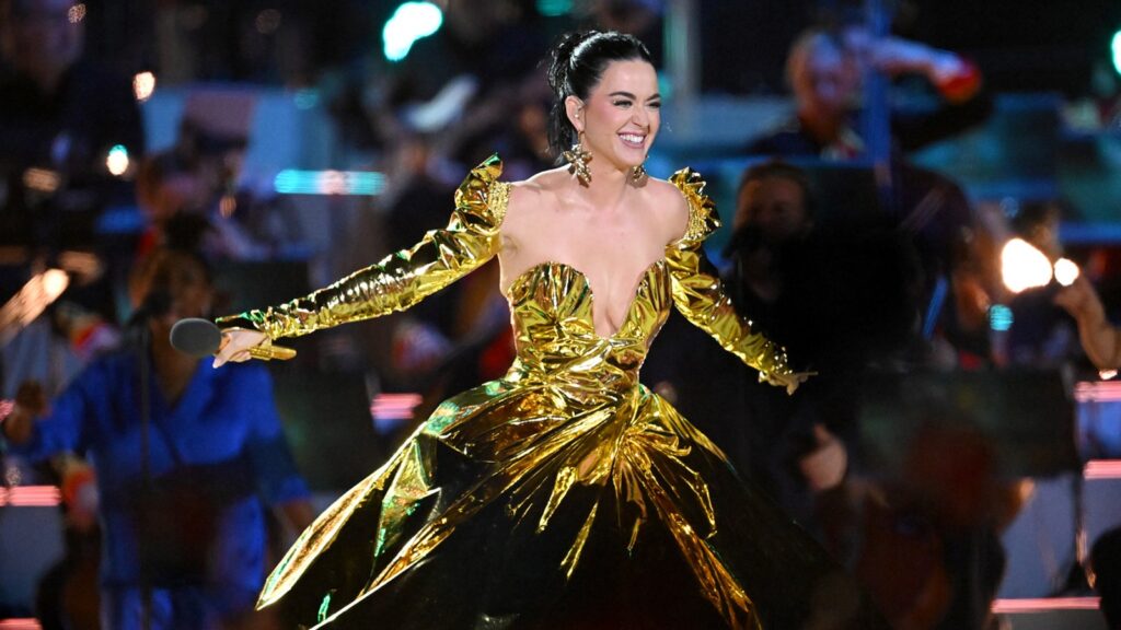 katy-perry-says-she’s-writing-from-a-‘place-of-love’-as-she-works-on-‘new-material’